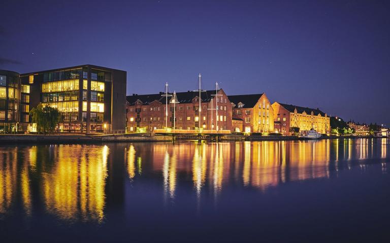 København om natten set fra kanalen