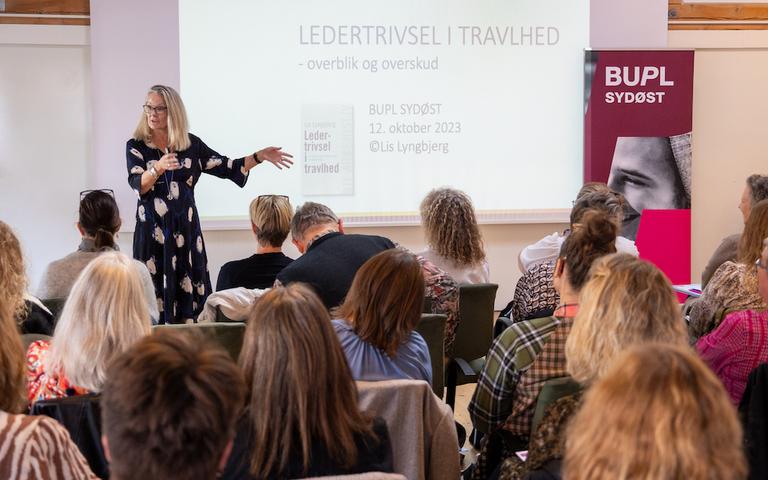 Lis Lyngbjerg, specialist i ledelse og stress, talte om ledertrivsel i travlhed.