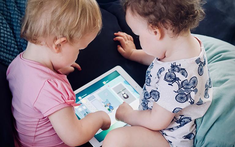 Vuggestuebørne med ipad