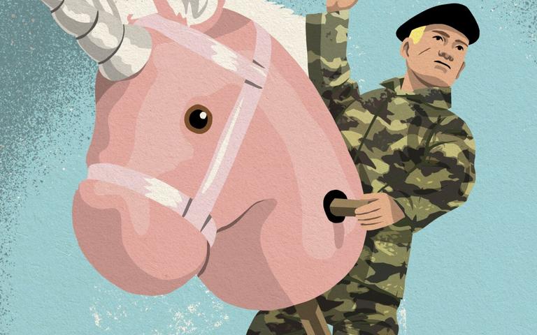 Illustration af en actionfigur, der rider på en lyserød kæphest