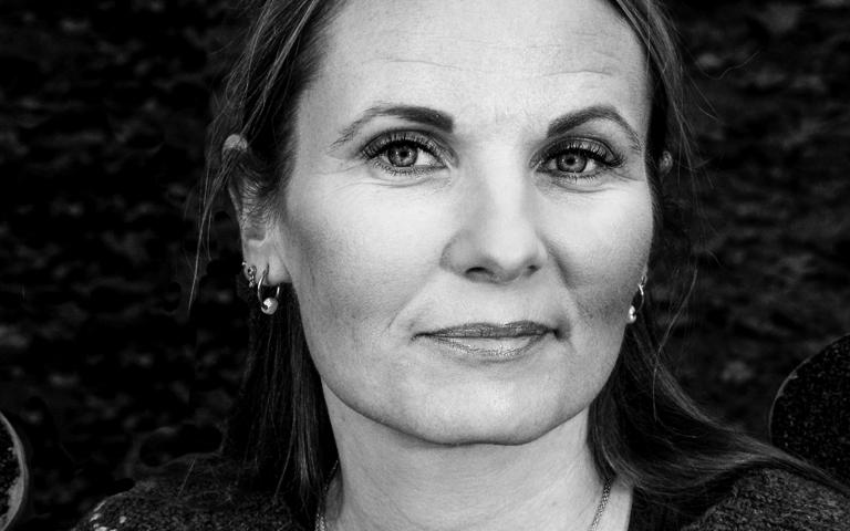 Portrætfoto af Iben Due Lund, læringsmiljøpædagog i Odense Kommune og medlem af Børn&Unges dilemmapanel