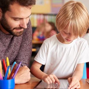 Pædagoger i ligeværdigt samarbejde med lærere i skolen er en vigtig faktor i forebyggelsen af elevers udadreagerende adfærd