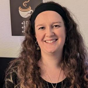 Julie Roth drømmer om en anden pædagog på sin stue at sparre med