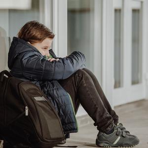 I snit risikerer et barn i hver eneste 6. klasse at ryge ud af skolens fællesskab. Fritidspædagogerne kan give dem mod på skolen igen.