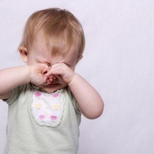 foto af grædende vuggestuebarn