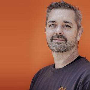 Portrætfoto af Kenneth Holmgaard Larsen, pædagog og leder af leder af Børnehuset Tumlebillen i Nyborg kommune
