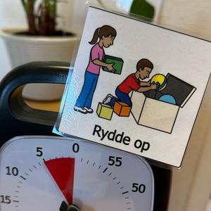 Foto af timetimer og skilt