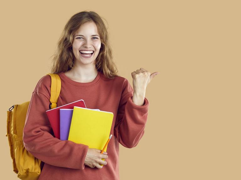 Glad ny ung pædagogstuderende er optaget på uddannelsen