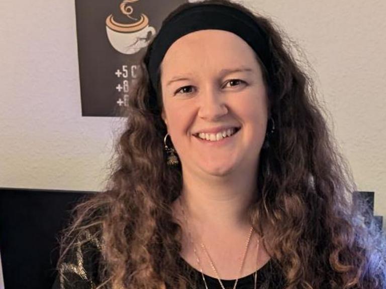 Julie Roth drømmer om en anden pædagog på sin stue at sparre med