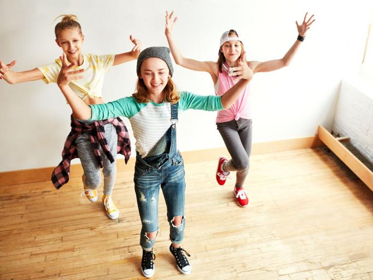 Foto af børn, der danser hiphop