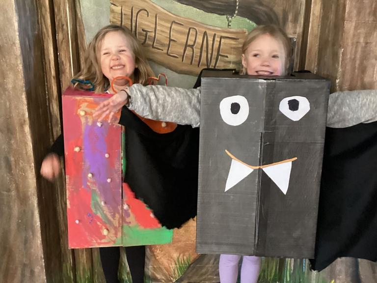 Børnehaven Vibereden forvandler papkasser til fantastiske fastelavnskostumer