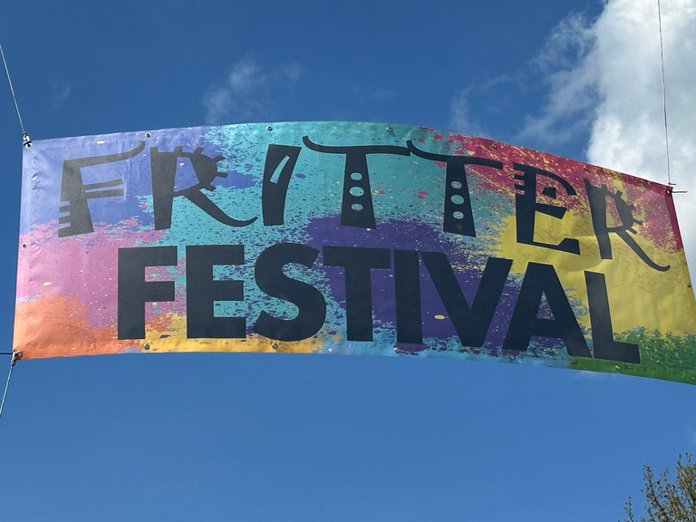 Billede af banner hvor der står Fritterfestival