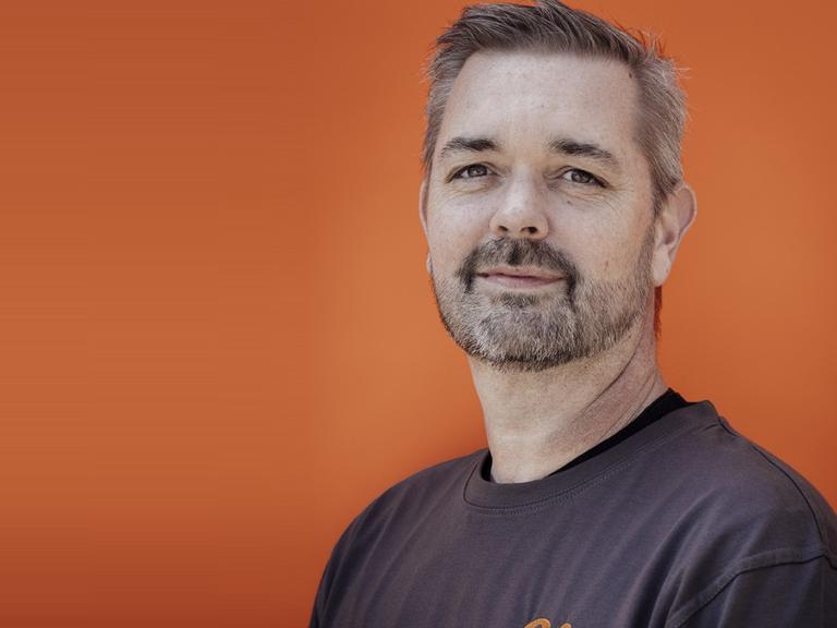 Portrætfoto af Kenneth Holdgaard Larsen, pædagog og leder af leder af Børnehuset Tumlebillen i Nyborg kommune