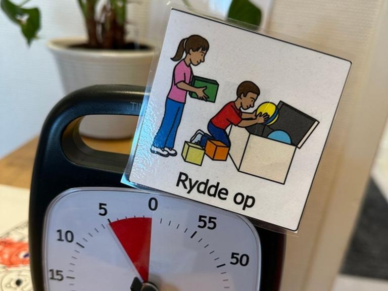 Foto af timetimer og skilt