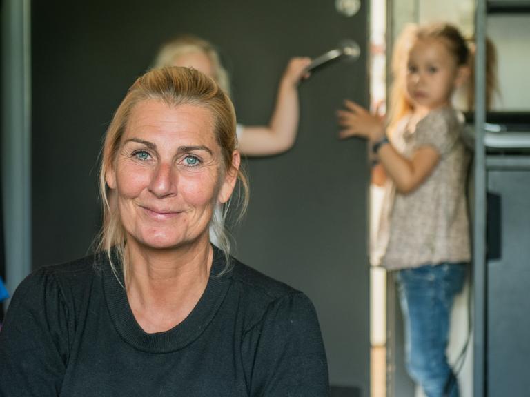 Leder med åben dør