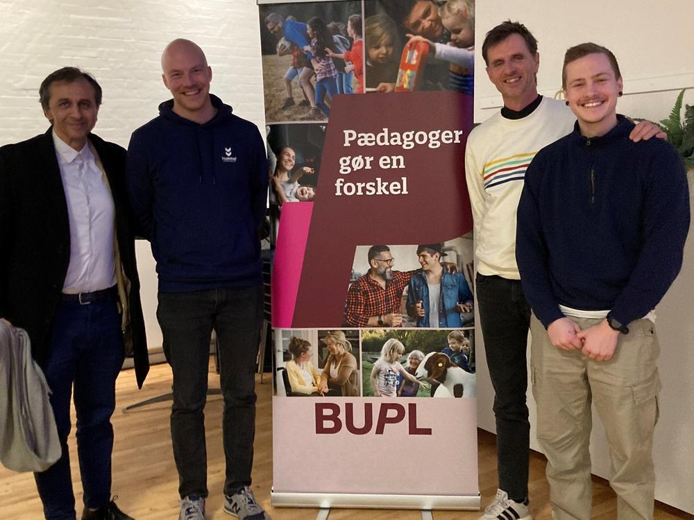 Lars Kenneth Hansen med sine tre kollegaer fra Risingeskolen