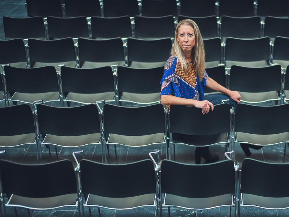 Pernille Steen Pedersen fotograferet i foredragssal