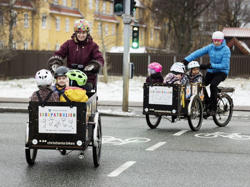 Legepatruljen i Tårnby Kommune er på tur med børn fra Børnehaven Saltværksvej