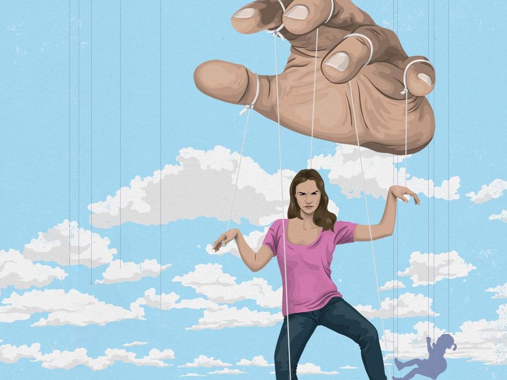 Illustration af kvinde, der bliver styret som marionetdukke af en kæmpe hånd.