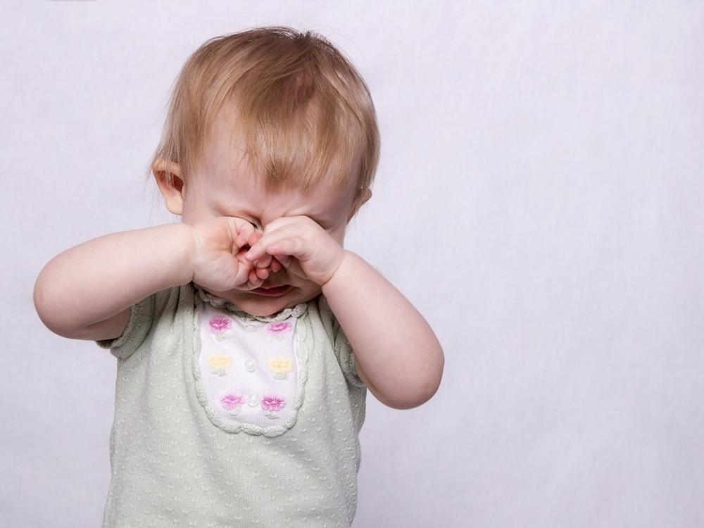 foto af grædende vuggestuebarn