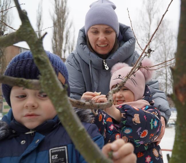 Leg og omsorg beskyttelsesrummet får de ukrainske børnehavebørn til at glemme krigen