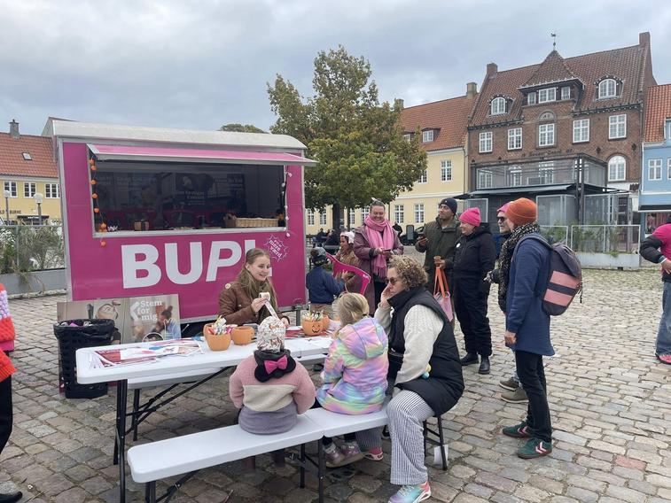 Vi sætter børn og unge på plakaten, Køge Torv 25. oktober
