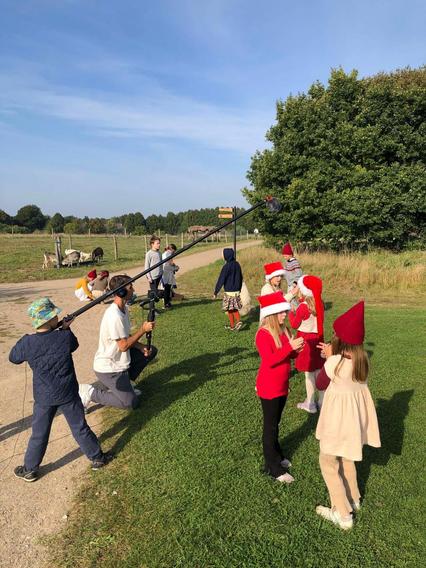 Foto fra Kongevejens Skole og SFI's optagelser af filmen 'Juleklokkens Hemmelighed'