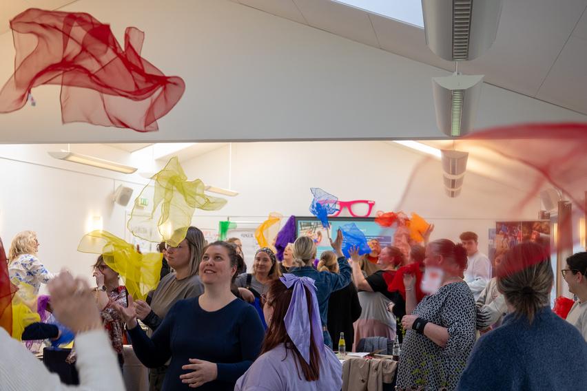 Legepaletten, tørklædeleg