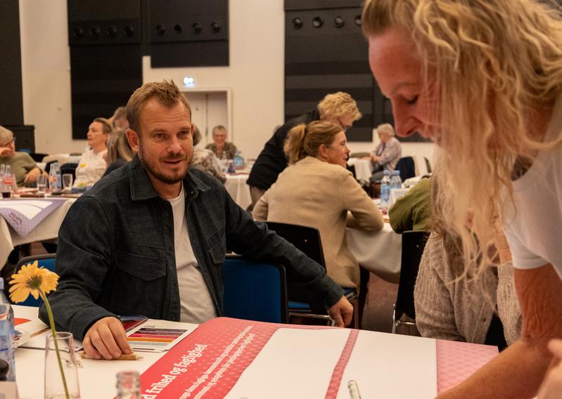 Temadrøftelser ved bordene til GF26_3